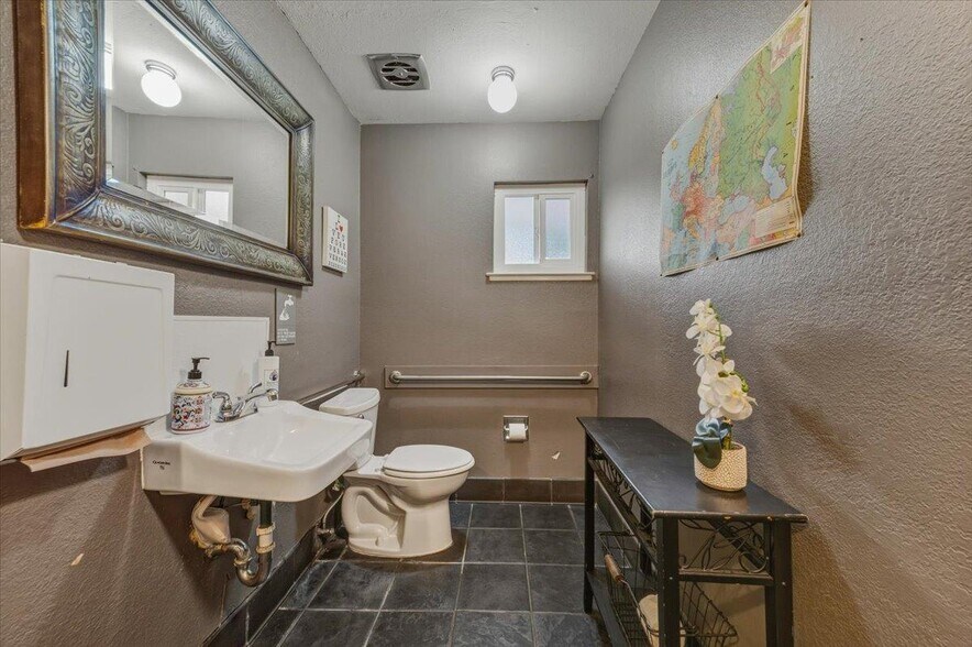 More Photos Of 11859 Tammy Way, Grass Valley Office For Sale