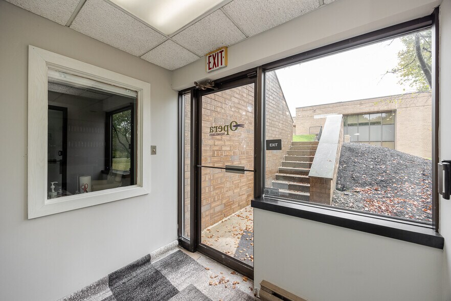 More Photos Of 728 Springdale Dr, Exton Office For Lease