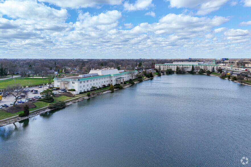 More Photos Of 2250 E Devon Ave, Des Plaines Medical For Lease