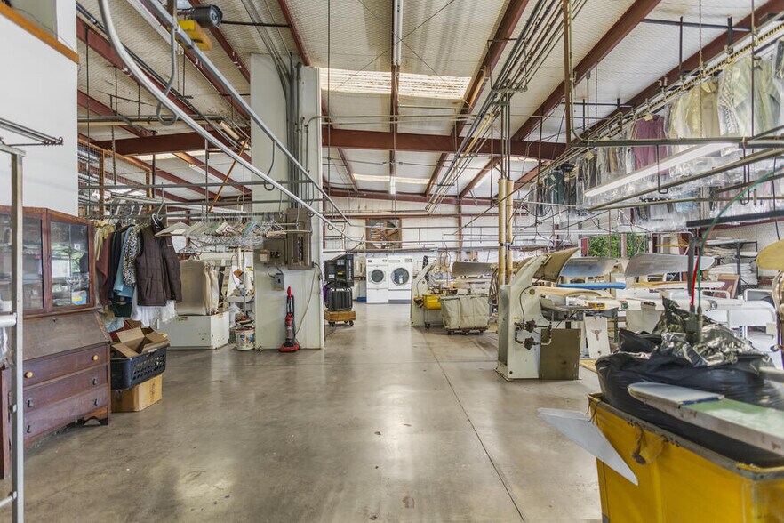 More Photos Of 711 N University Dr, Nacogdoches General Retail For Sale