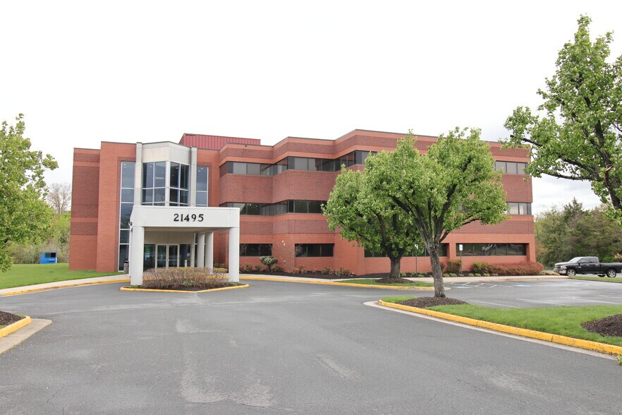 More Photos Of 21495 Ridgetop Cir, Sterling Medical For Sale