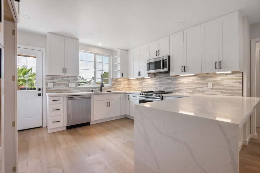 More Photos Of 6665 Amherst St, San Diego Apartments For Sale
