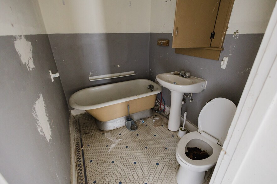More Photos Of 123 E Madison Ave, Arkansas City Apartments For Sale
