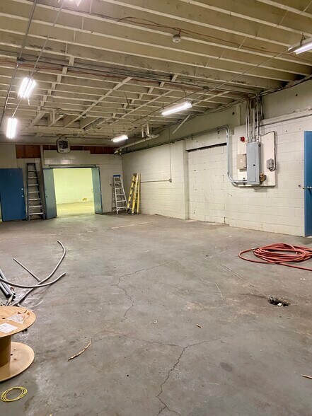 More Photos Of 68 Harrison St, Hoboken Showroom For Lease