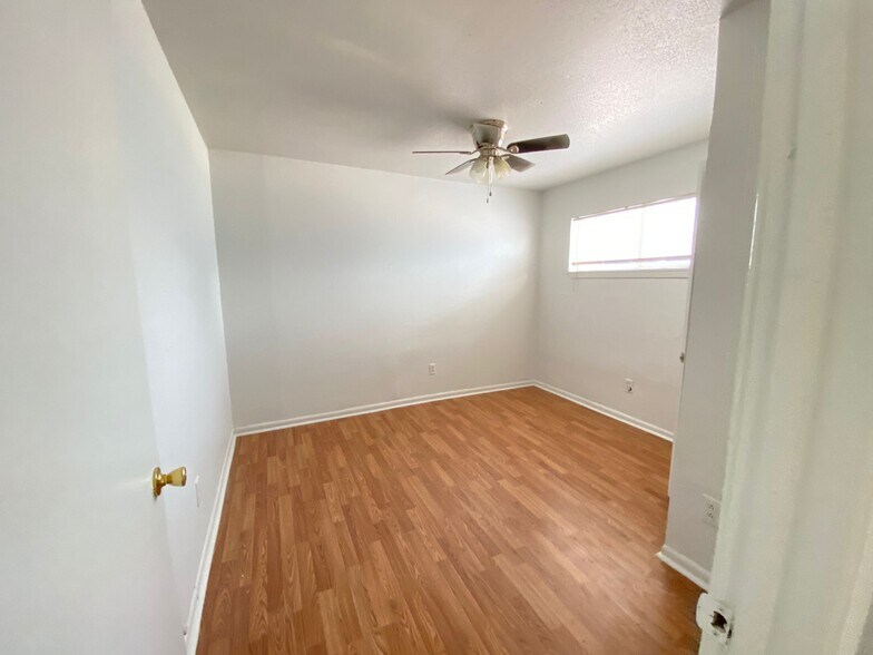 More Photos Of 5408 Market St, Houston Apartments For Sale