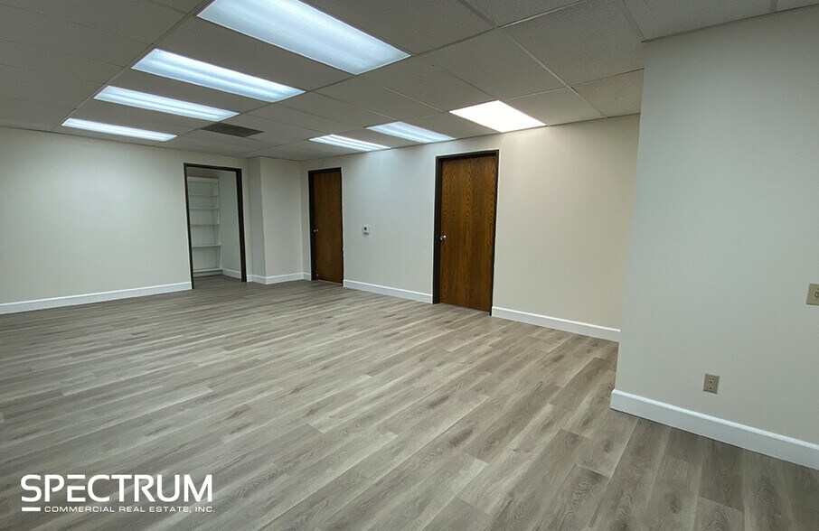 More Photos Of 15600 Devonshire St, Granada Hills Office For Lease