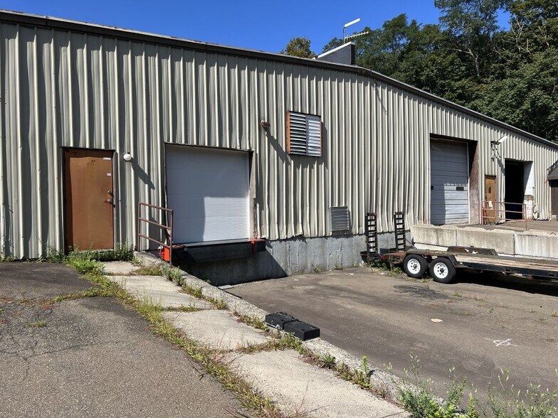 More Photos Of 2 Commerce Dr, North Branford Warehouse For Lease
