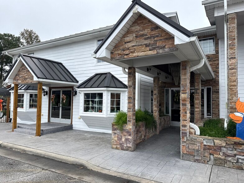 More Photos Of 102 Live Oak St, Tabor City Restaurant For Sale