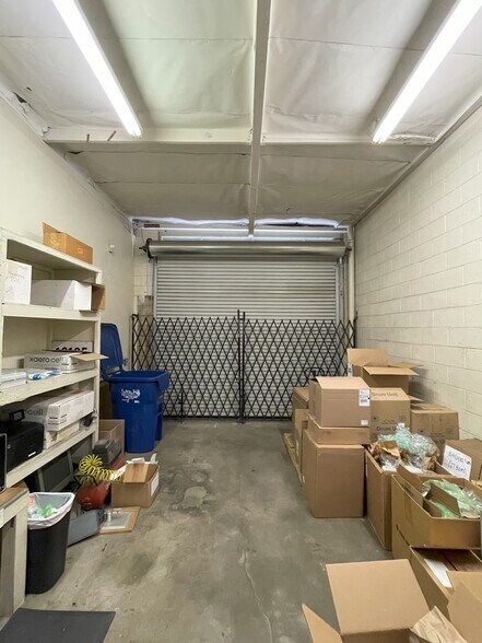 More Photos Of 16135 Covello St, Van Nuys Warehouse For Lease
