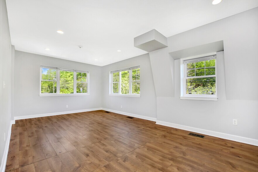 More Photos Of 1086 Long Ridge Rd, Stamford Storefront Retail Office For Lease