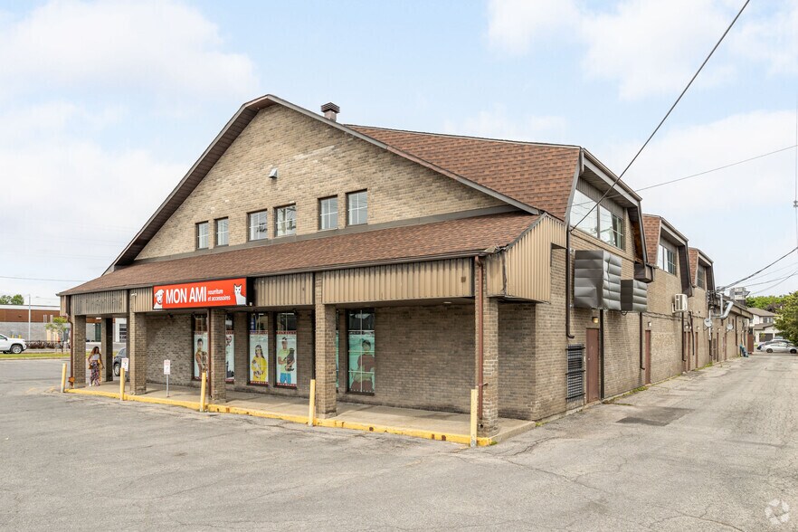 More Photos Of 100-120 Rue du Barry, Kirkland Restaurant For Lease