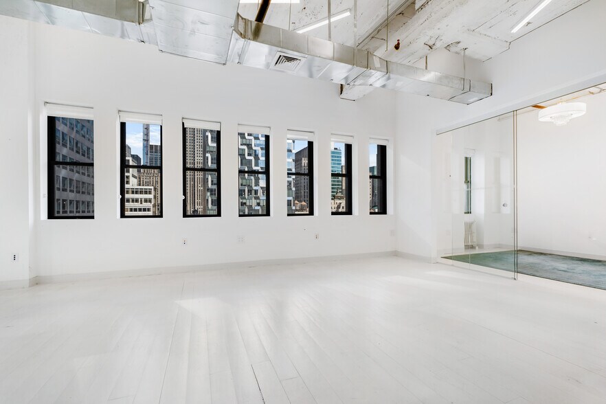 More Photos Of 56 W 45th St, New York Office For Lease