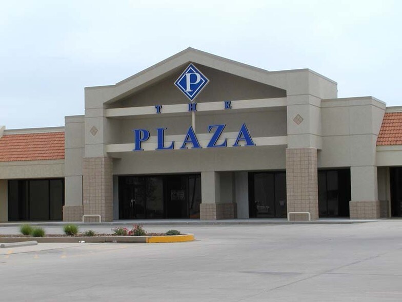 More Photos Of 524-640 N Andover Rd, Andover General Retail For Lease