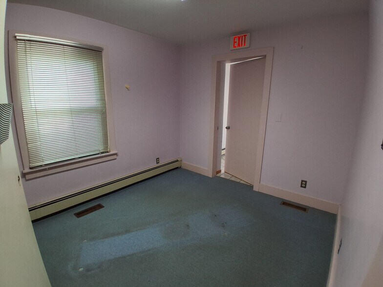 More Photos Of 327 Eddie Dowling Hwy, North Smithfield Apartments For Sale