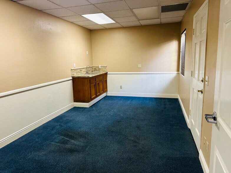 More Photos Of 370 W Grand Blvd, Corona Office For Sale