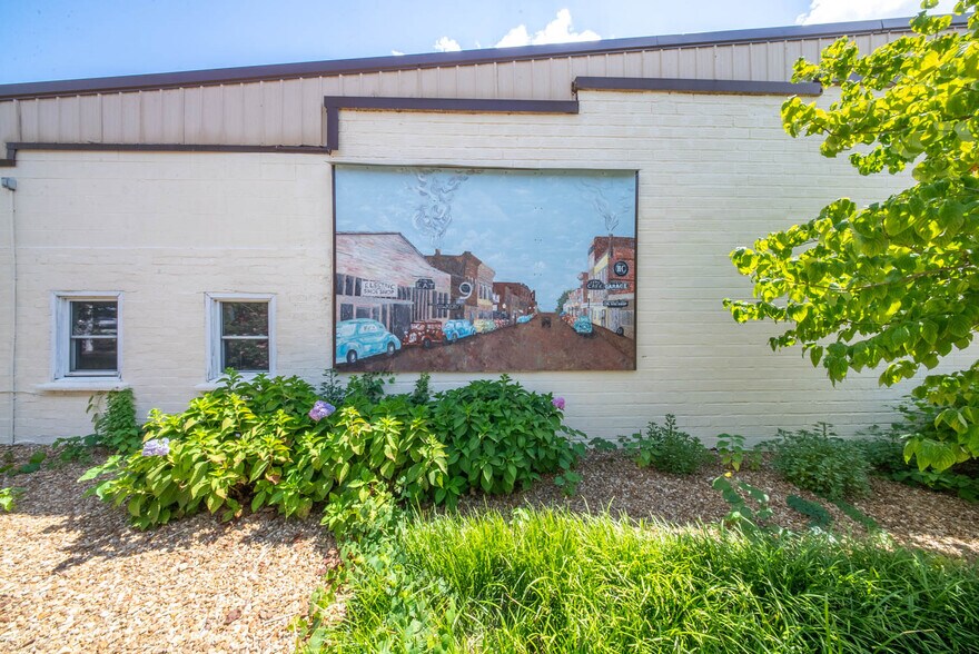 More Photos Of 113 E Main St, Willow Springs Storefront For Sale