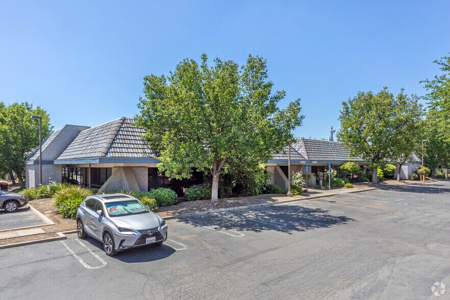 More Photos Of 5680 N Fresno St, Fresno Medical For Sale