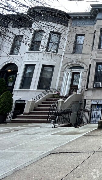 More Photos Of 450 Bay Ridge Pky, Brooklyn Office Residential For Lease