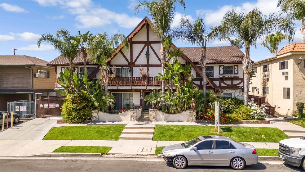 More Photos Of 18551 Prairie St, Northridge Apartments For Sale