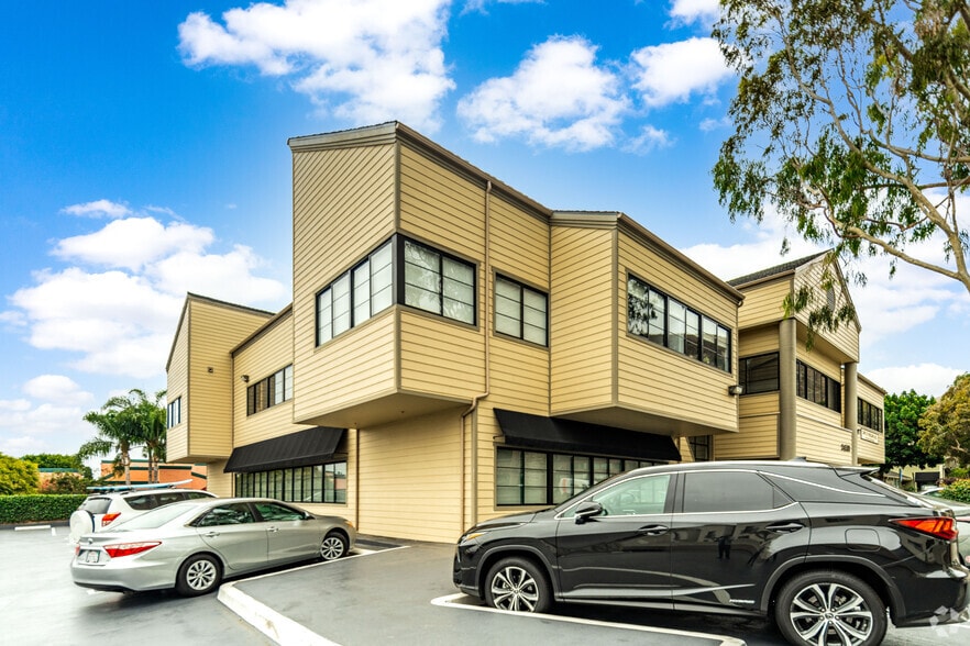 More Photos Of 24520-24590 Hawthorne Blvd, Torrance Unknown For Lease