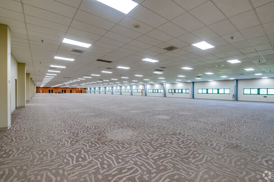 More Photos Of 1555 Glory Rd, Green Bay Manufacturing For Lease