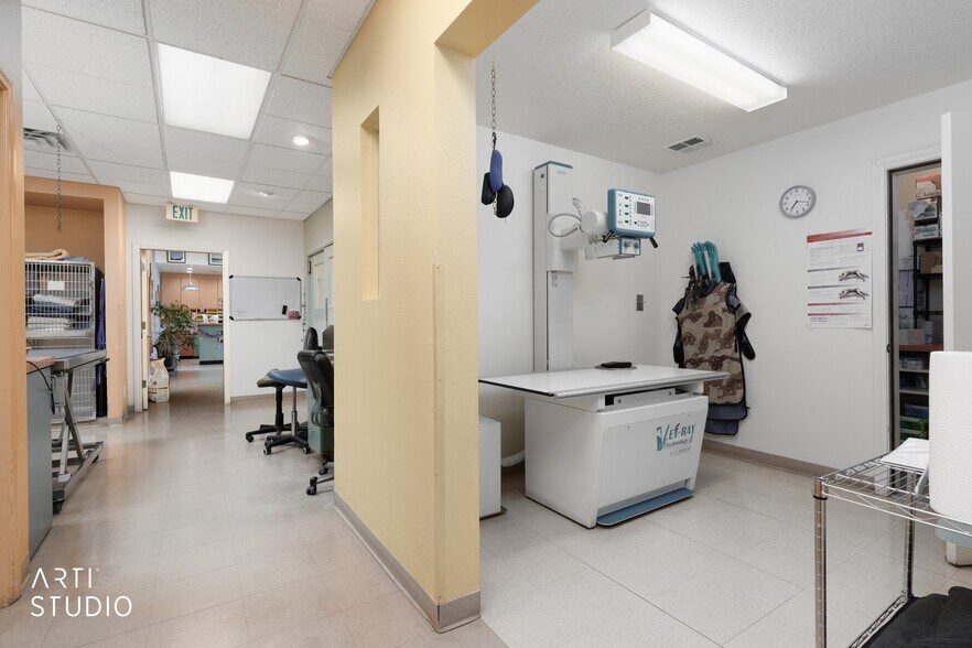 More Photos Of 371 Riverside Rd, Mesquite Veterinarian Kennel For Sale
