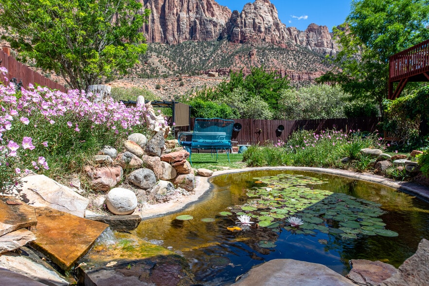 More Photos Of 29 Canyon View Dr, Springdale Hospitality For Sale