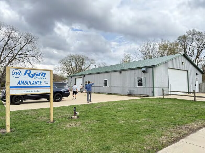 Primary Photo Of 1007 Jerome Ave, Janesville Service For Sale