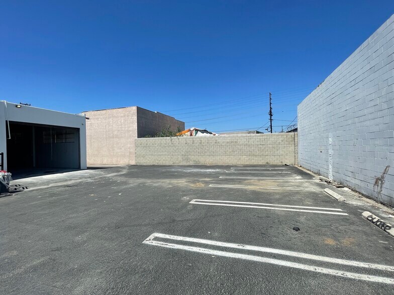 More Photos Of 7442 Varna Ave, North Hollywood Warehouse For Lease