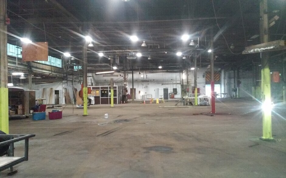 More Photos Of 315 W Mill St, Beaver Dam Manufacturing For Lease