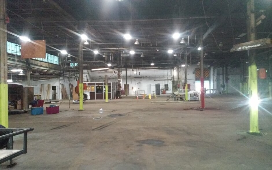 More Photos Of 315 W Mill St, Beaver Dam Manufacturing For Sale