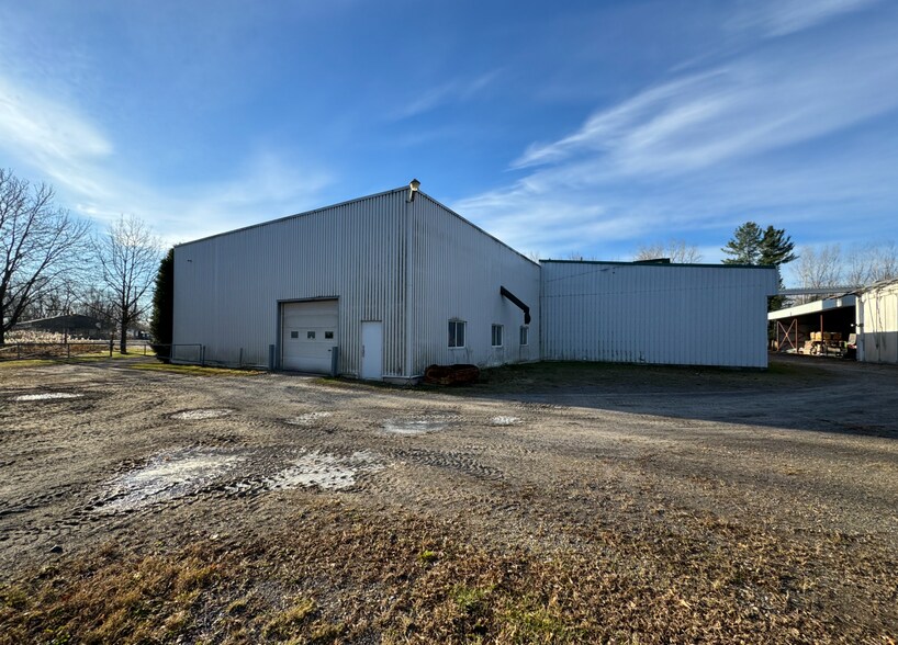 More Photos Of 50 Rue Notre-Dame, Berthierville Manufacturing For Lease