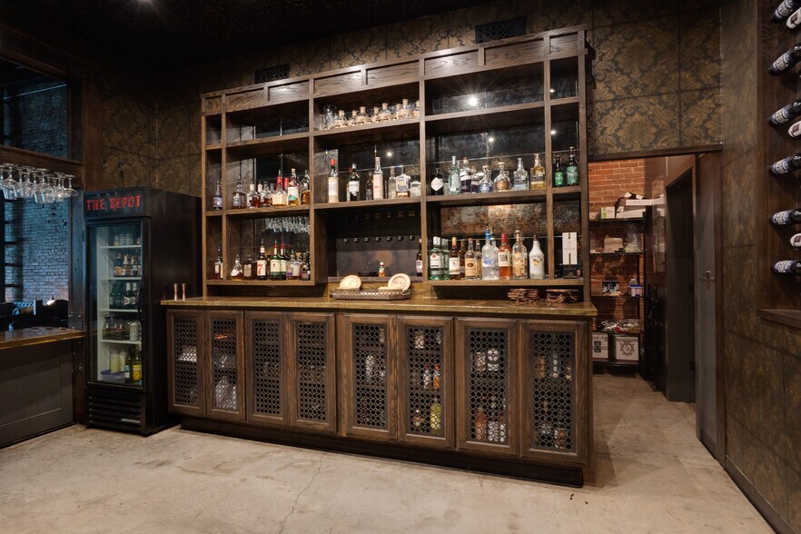 More Photos Of 809 Ohio Ave, Wichita Falls Bar For Sale