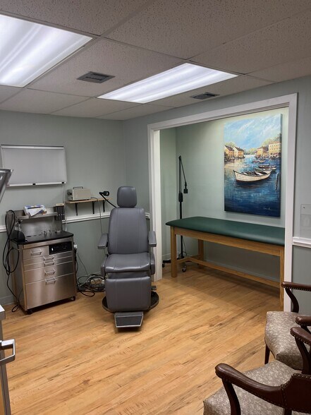 More Photos Of 118 Dudley St, Providence Office For Sale