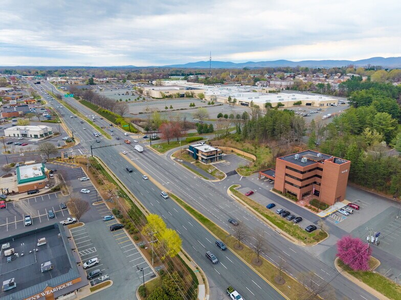 More Photos Of 1431 Seminole Trl, Charlottesville Freestanding For Sale