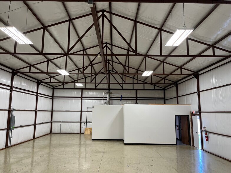 More Photos Of 11305 N Western Ave, Oklahoma City Warehouse For Sale