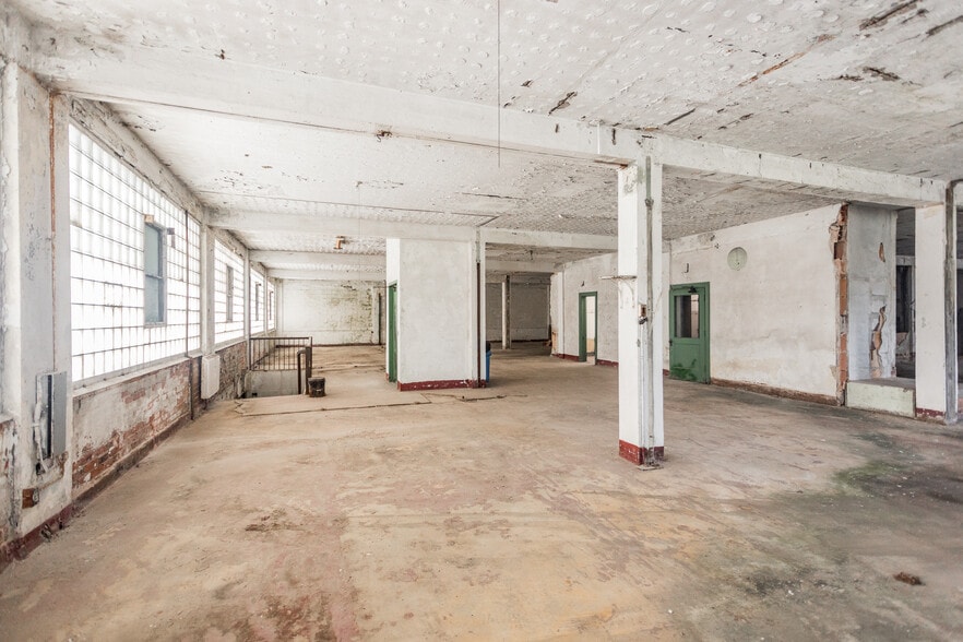 More Photos Of 2615 Rosa Parks Blvd, Detroit Warehouse For Sale