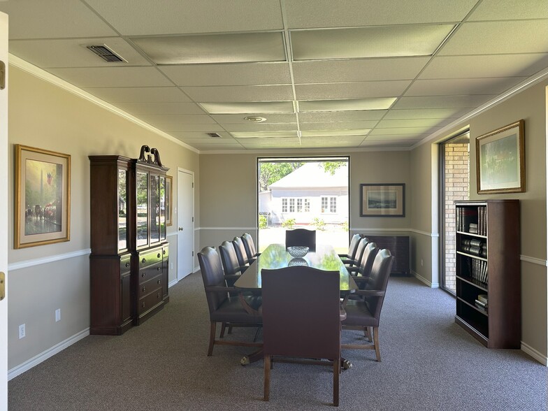 More Photos Of 901 N Mallard St, Palestine Medical For Sale