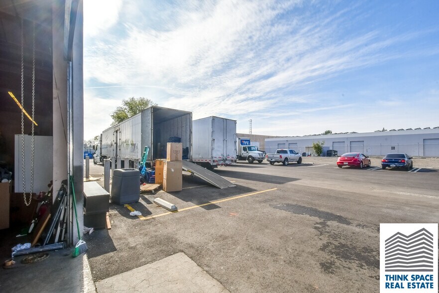 More Photos Of 9419 Mason Ave, Chatsworth Manufacturing For Lease