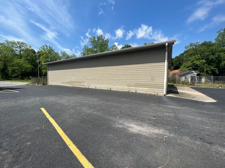 More Photos Of 2621 Hamilton Rd, Columbus Restaurant For Sale