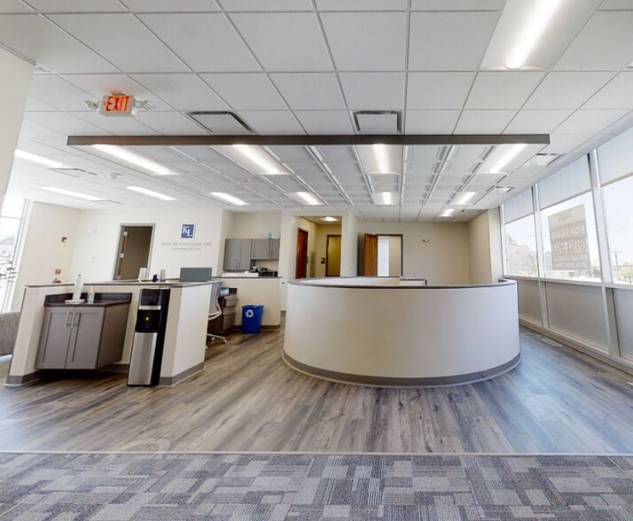 More Photos Of 721 Dundee Ave, Elgin Office For Lease