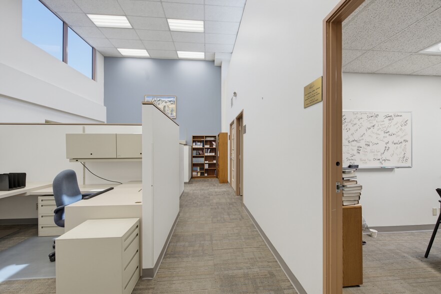 More Photos Of 10495 Santa Monica Blvd, Los Angeles Office For Sale