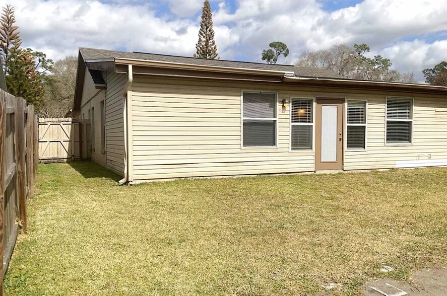 More Photos Of 5444 Conway Oaks Ct, Orlando Multifamily For Lease