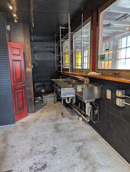 More Photos Of 4849 Clairton Blvd, Pittsburgh Freestanding For Lease