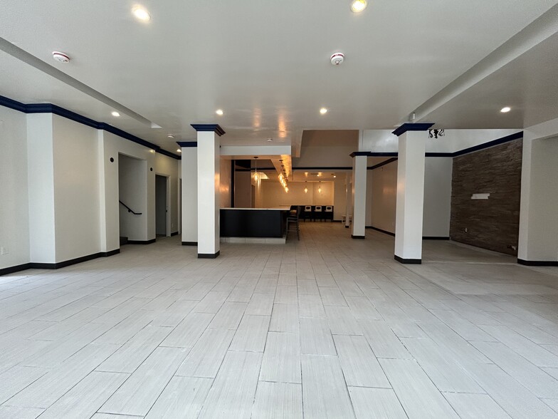 More Photos Of 1032 S Western Ave, Los Angeles Bar For Lease