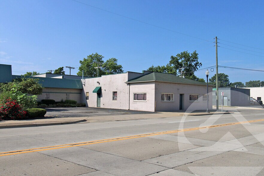 Primary Photo Of 1704 E Nine Mile Rd, Hazel Park Warehouse For Sale
