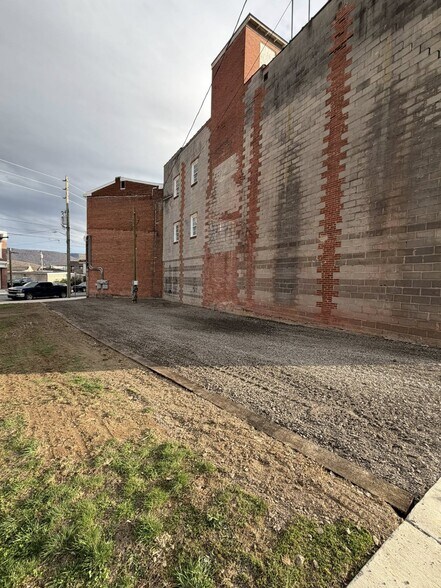 More Photos Of 45 Valley St, Lewistown Land For Lease