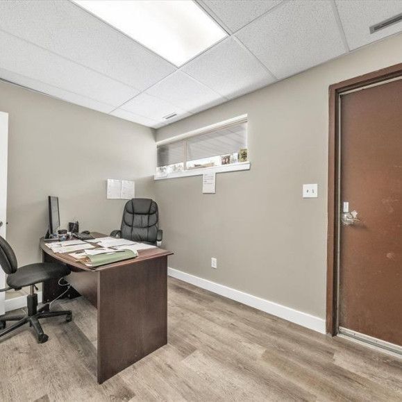 More Photos Of 25400-25430 Goddard Rd, Taylor Medical For Sale