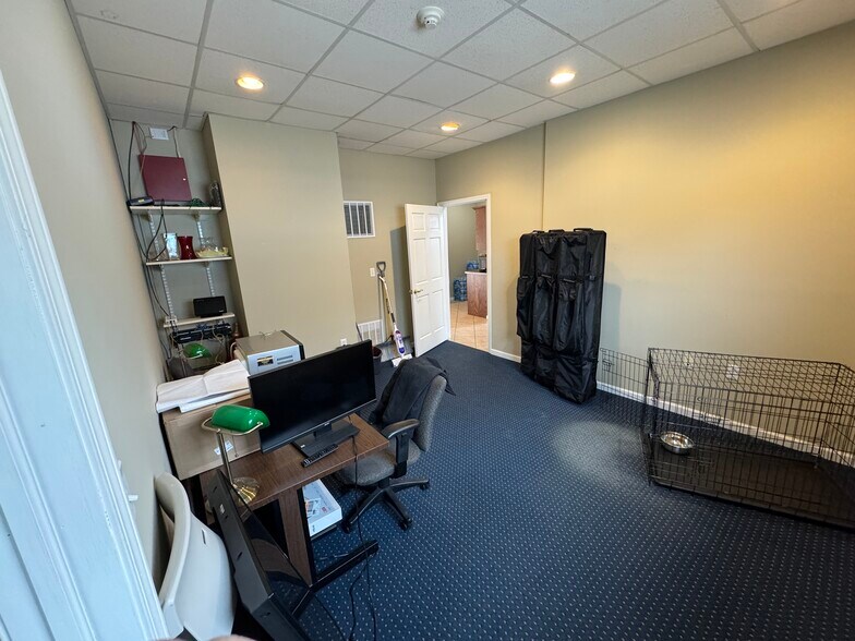 More Photos Of 4 Bonnie Ln, Yorkville Office For Sale