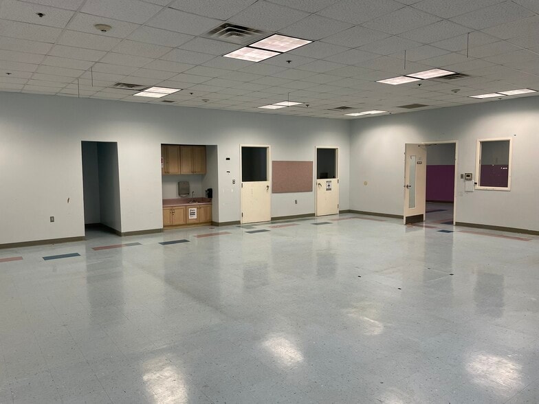 More Photos Of 6701 Crestwood Blvd, Birmingham Daycare Center For Sale